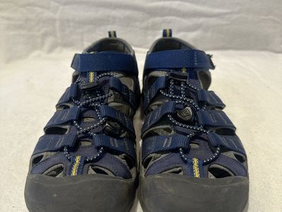 Keen youth size 5, navy washable, hiking sandals