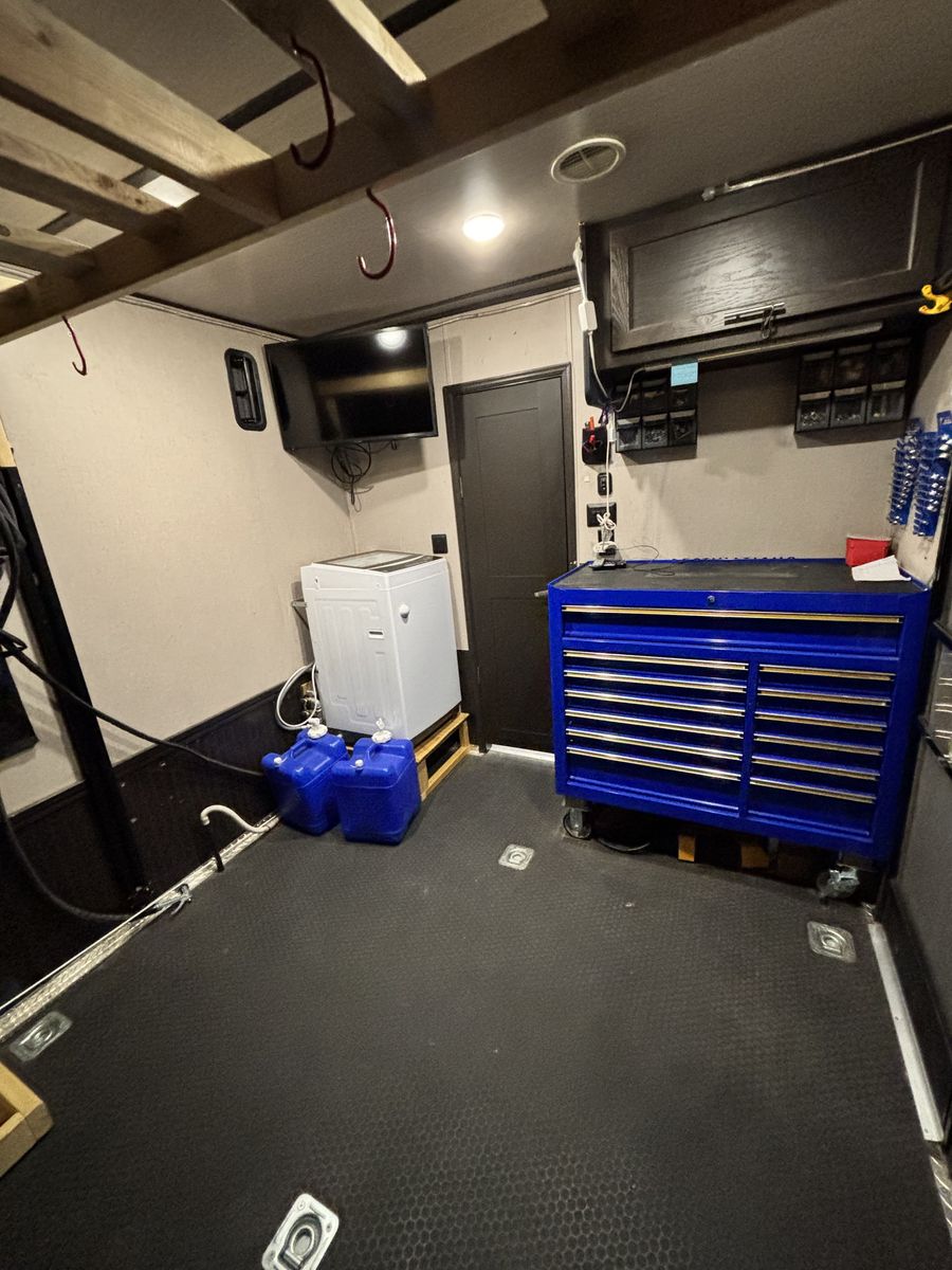 Main image 6