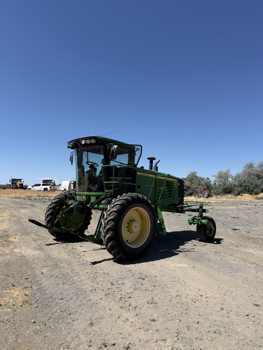 John Deere A400 Self Propelled with Honeybee Header
