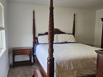 Beautiful Ethan Allen British Classic King Bedroom Set - Complete 7 piece set