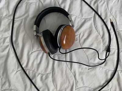 E-mu Teak headphones