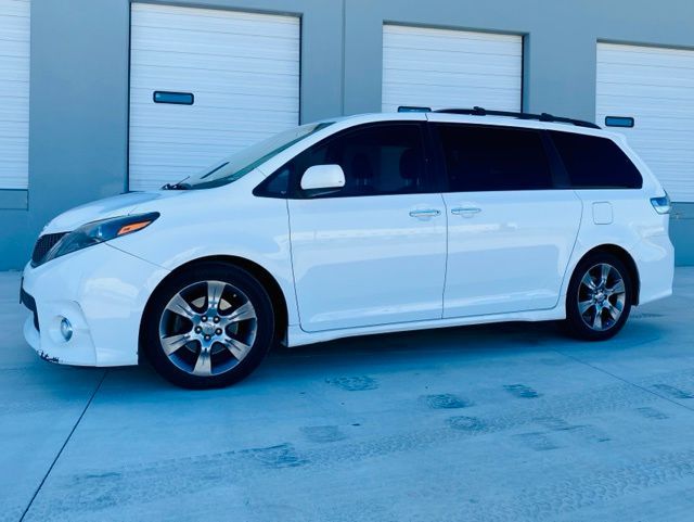 2015 Toyota Sienna SE 8-Passenger