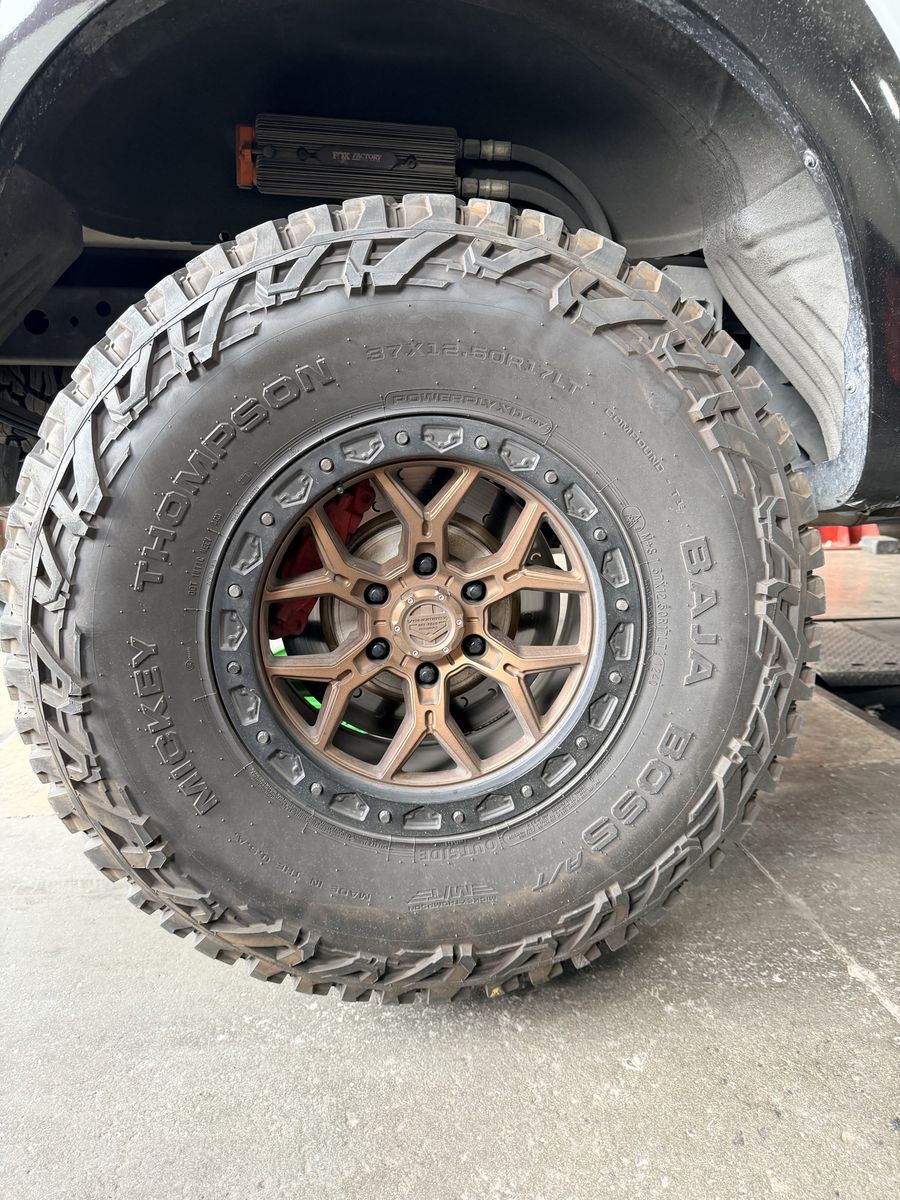 Ford Raptor wheels and tires 