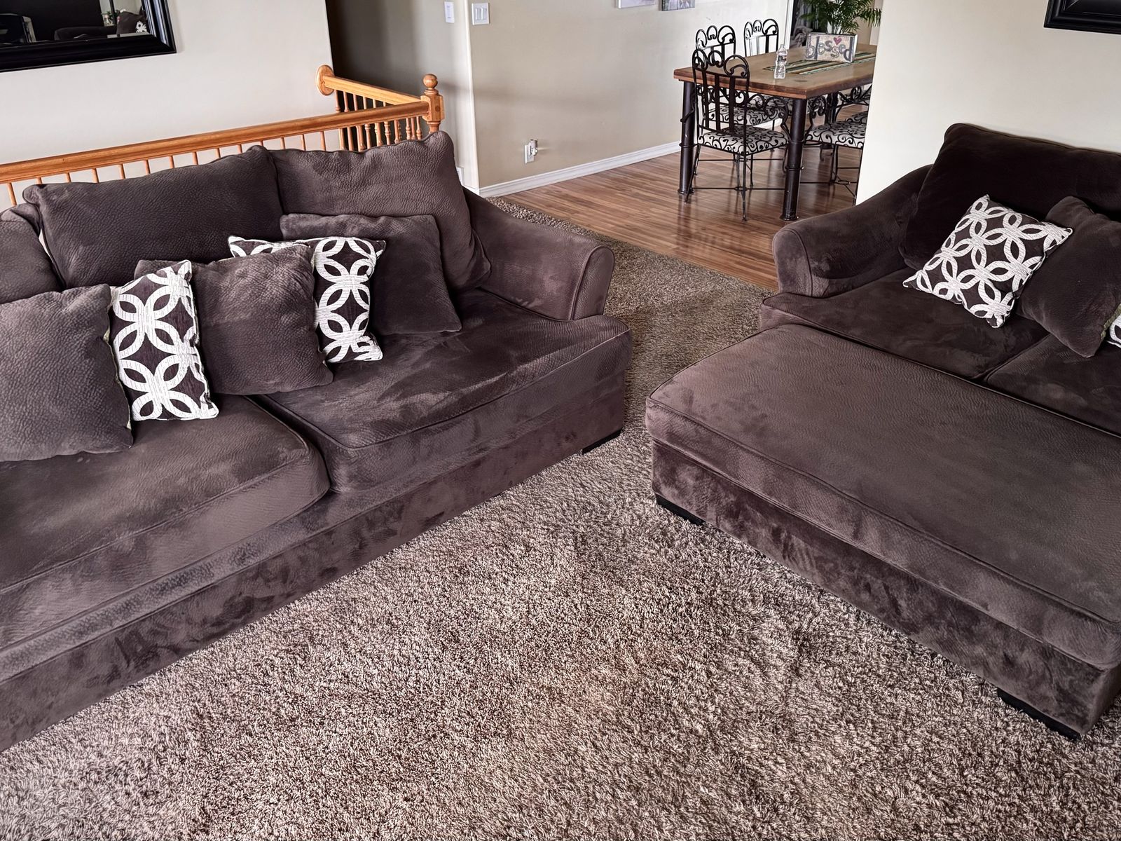 Cozy Brown Microfiber Sofa & Loveseat Set - Comfortable Living Room Seating