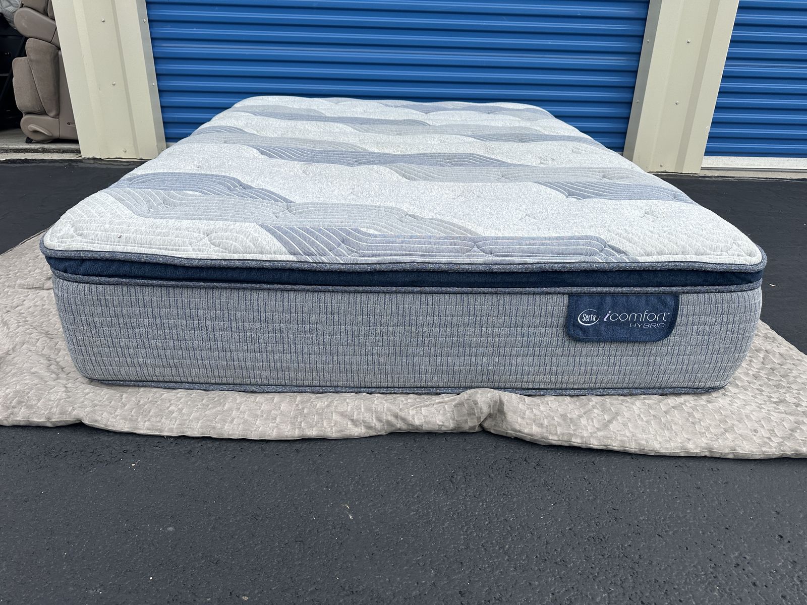 Queen 14” Serta iComfort Queen Mattress