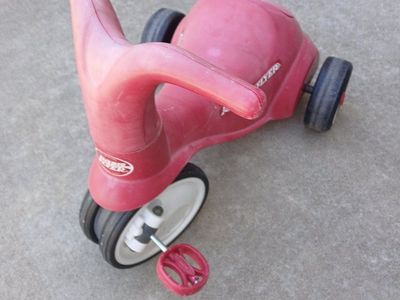 Radio Flyer Toddler Trike / Ride-On Bike
