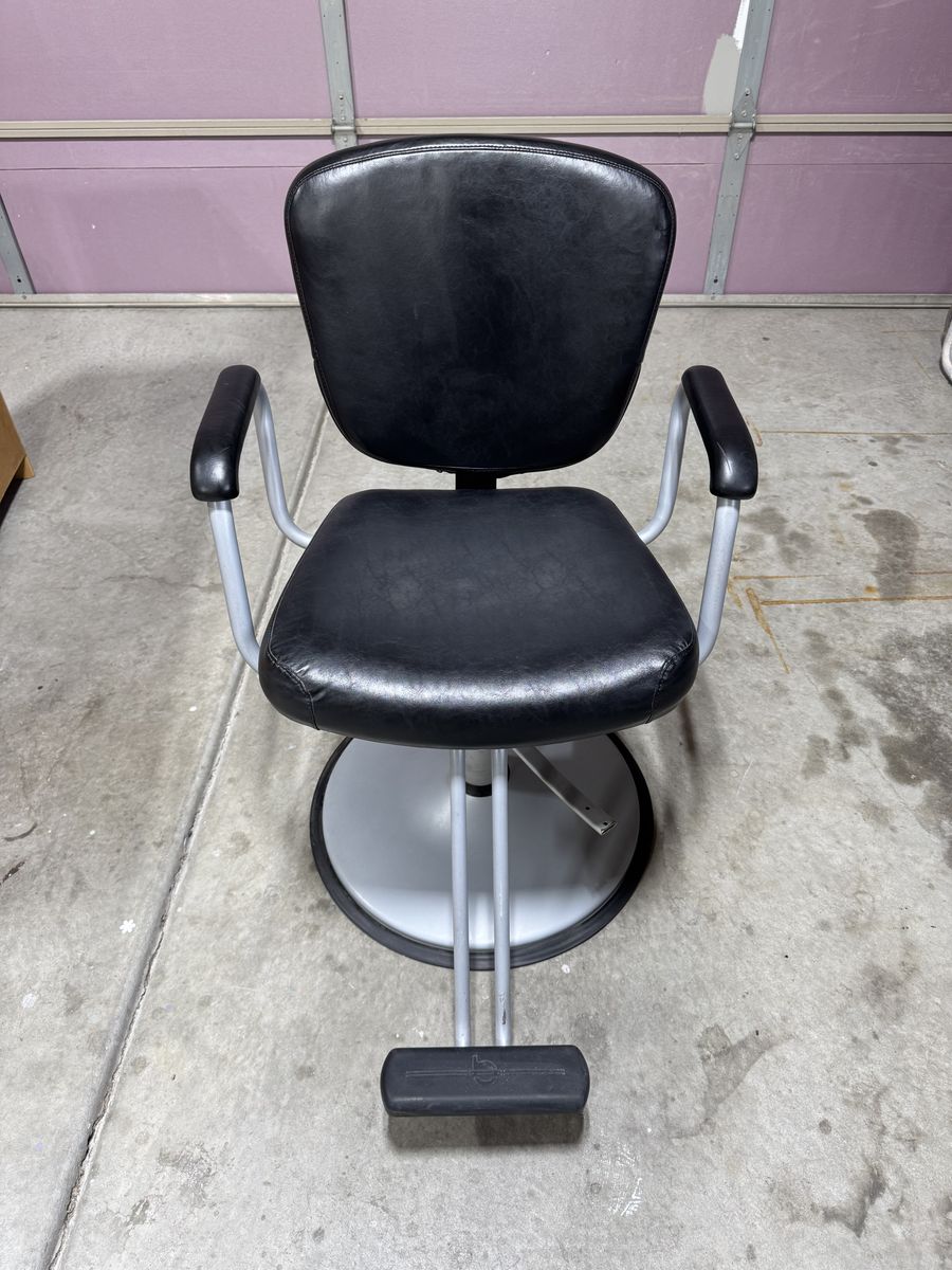 Belvedere stylist / salon chair