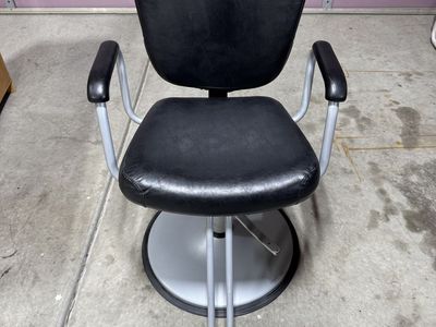Belvedere stylist / salon chair