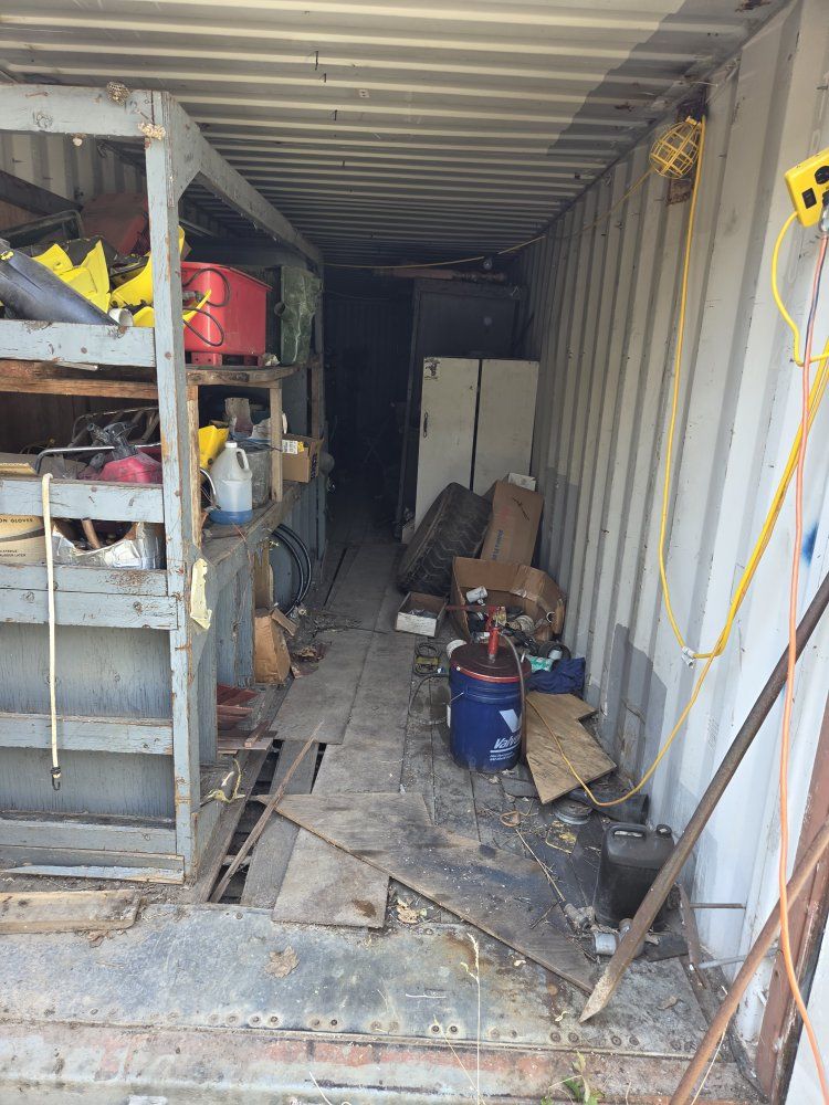 8'×40' container rubber on top no leaks $2000