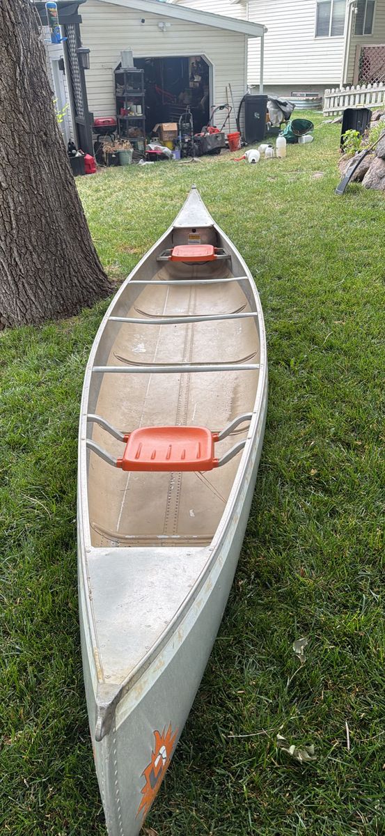 Lowe Boats Aluminum Canoe - Lightweight, Durable Watercraft