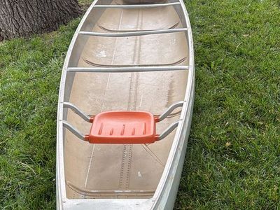 Lowe Boats Aluminum Canoe - Lightweight, Durable Watercraft
