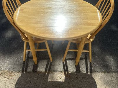 Small wood kitchen table, with two chairs