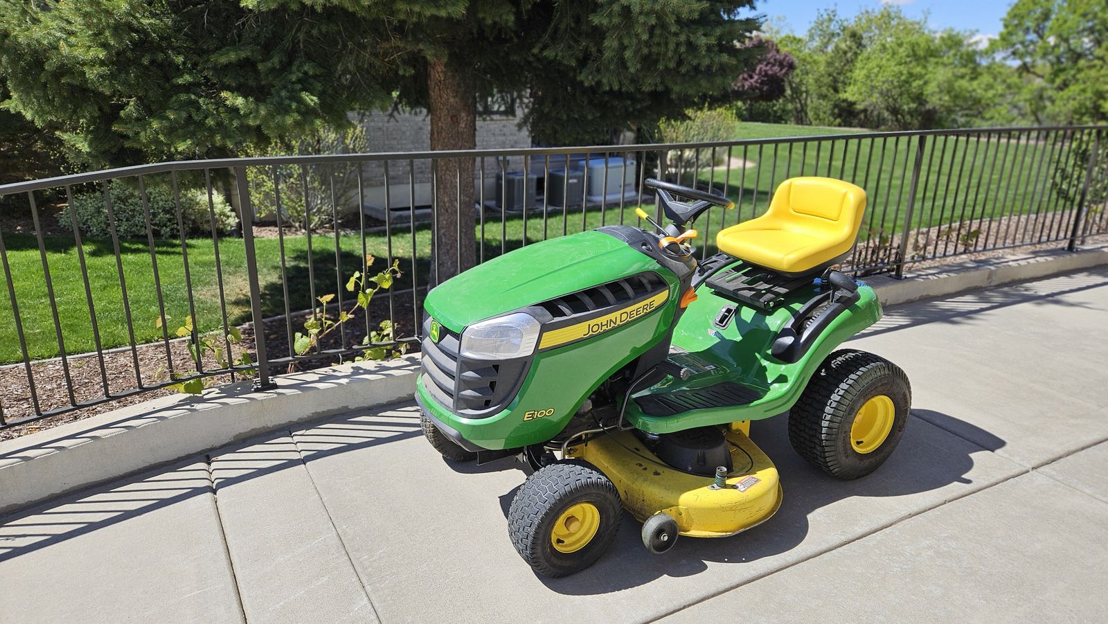 John Deere E100 Lawn Tractor with 42" Mower