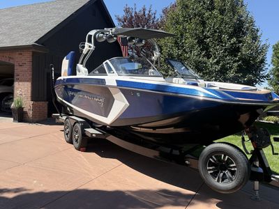 Super Air Nautique G23 Ski and Wakeboard Boat with Trailer