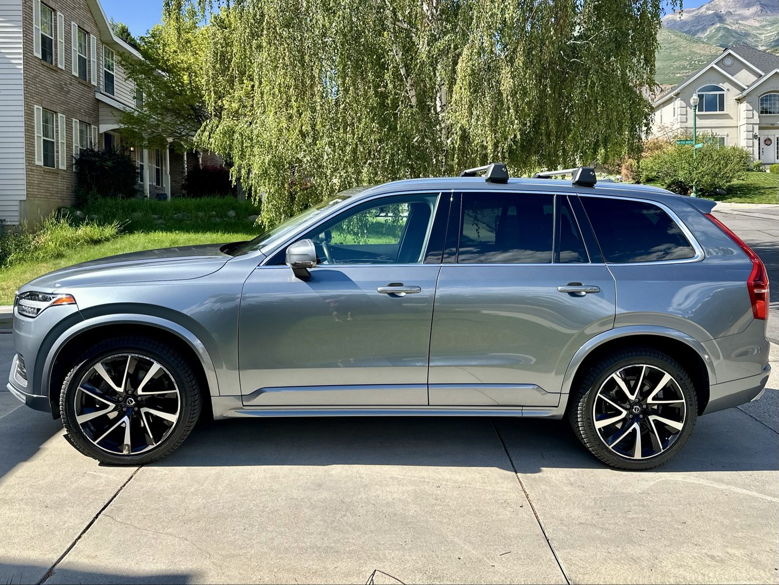 2020 Volvo XC90 T6 Momentum
