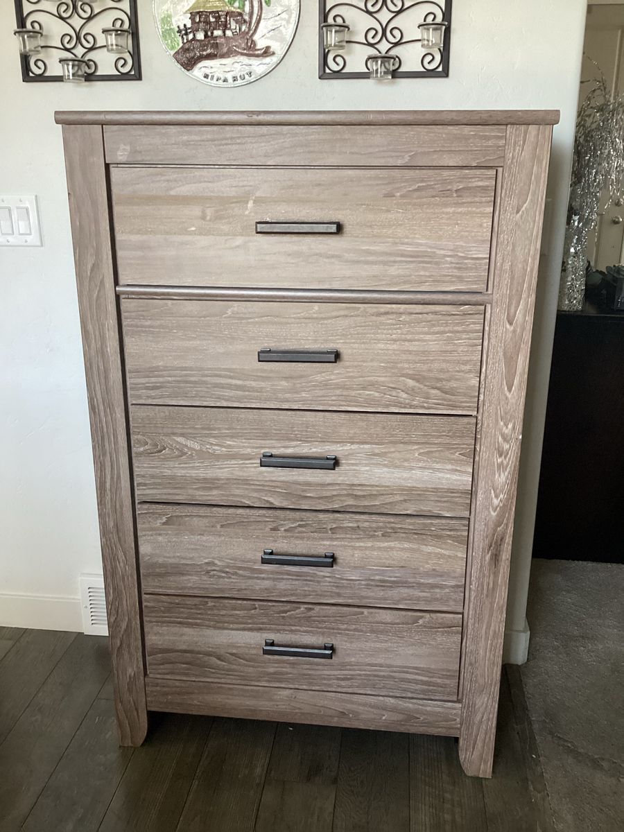 Ashley chest dresser