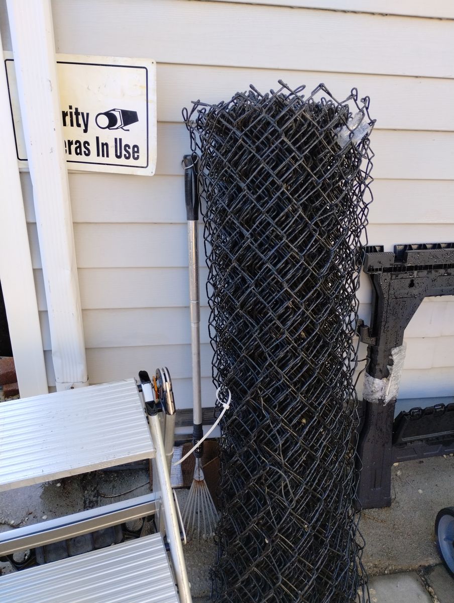 2 ROLL 4X50 OF BLACK VYNLE COATED AND2 ROLL 4X50 GALVINIZED  AND 4- 4X4 GATES