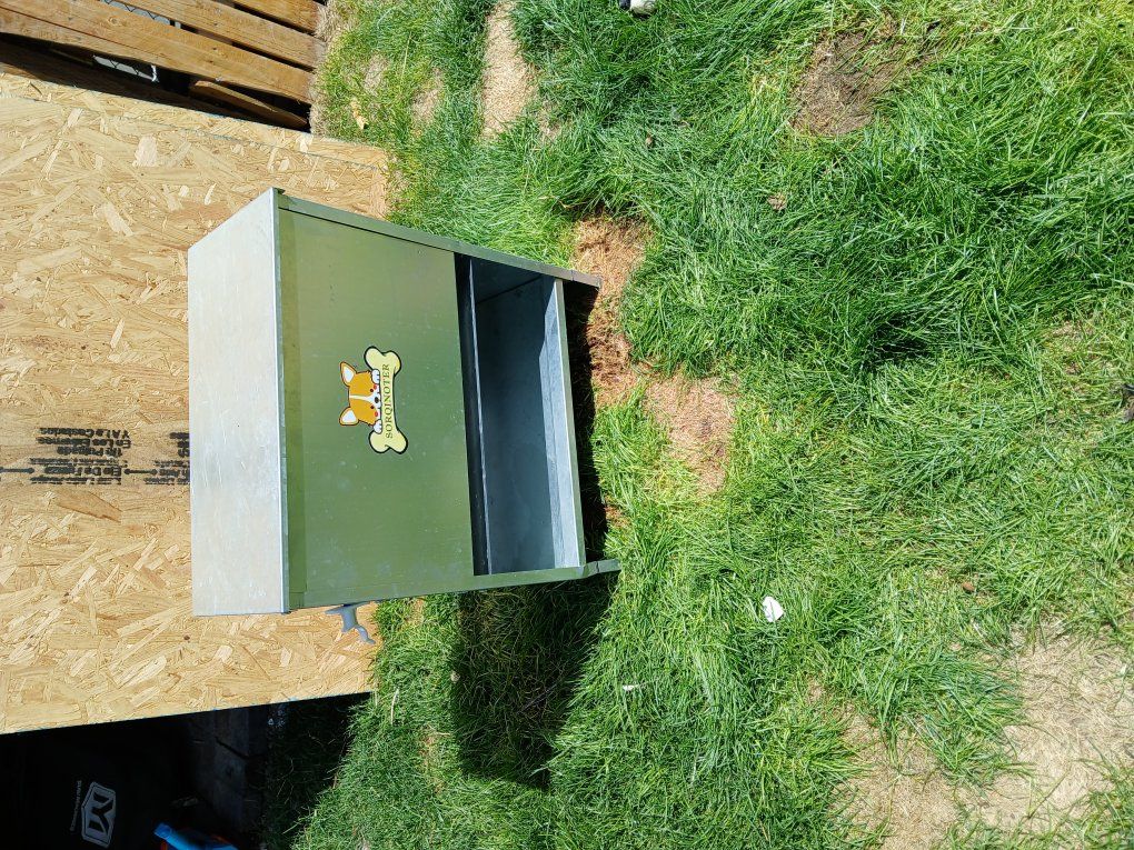 dog feeder