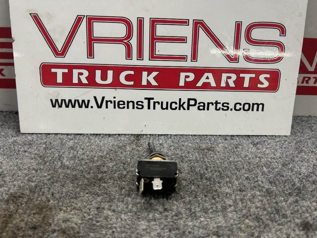 16-03399 SWITCH-TOGGLE