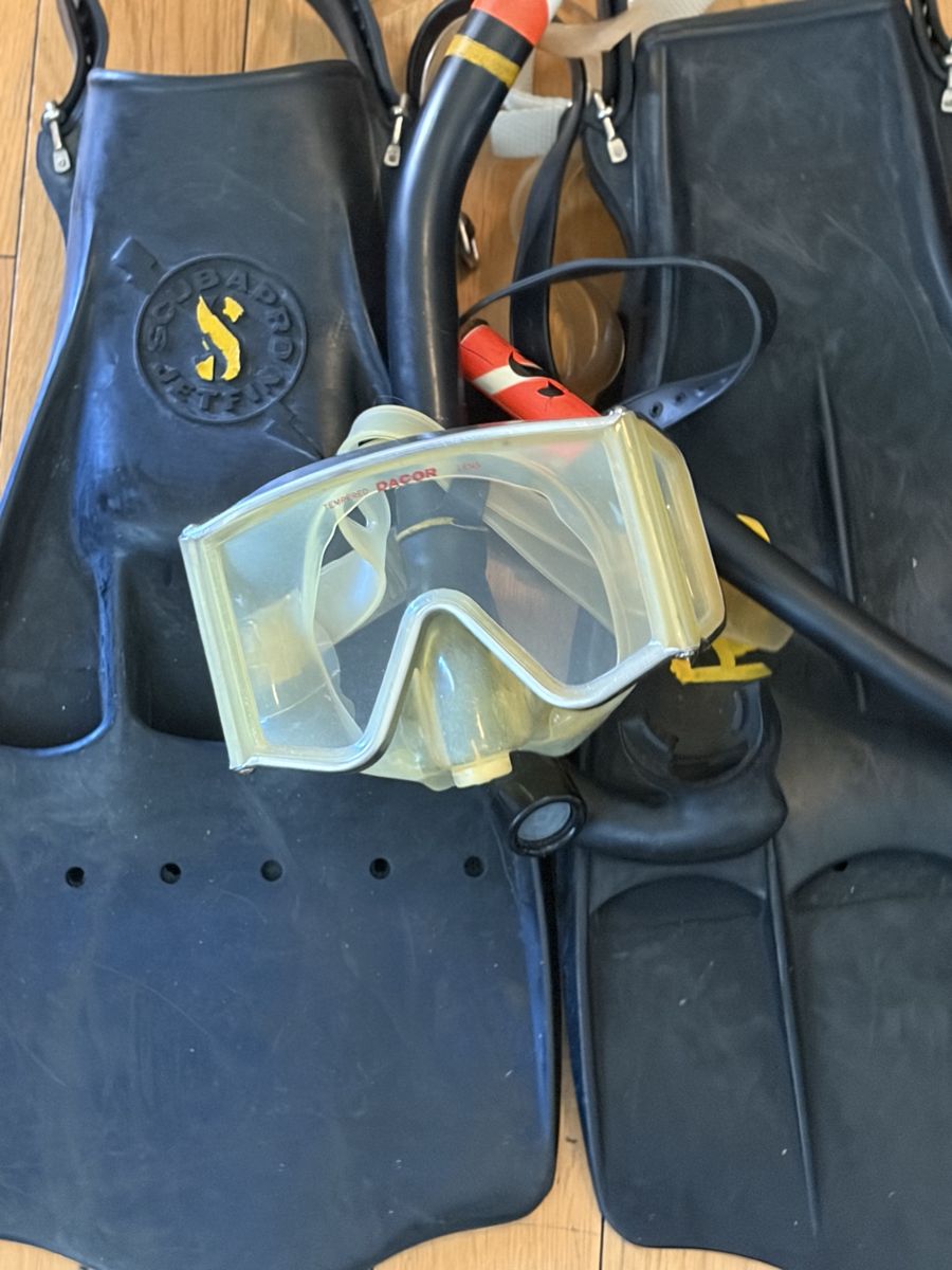 scuba gear from 198O