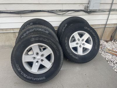 Jeep JK Sport wheels/tires/rims
