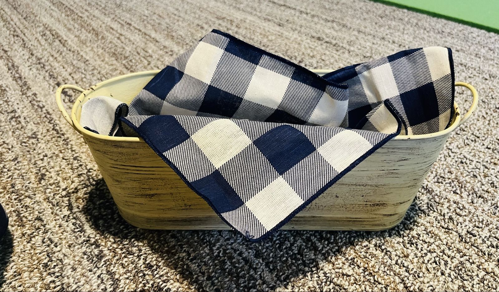 2 Metal containers with checkered lining