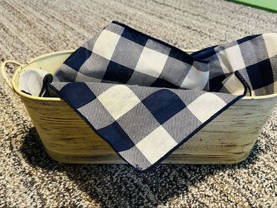 2 Metal containers with checkered lining