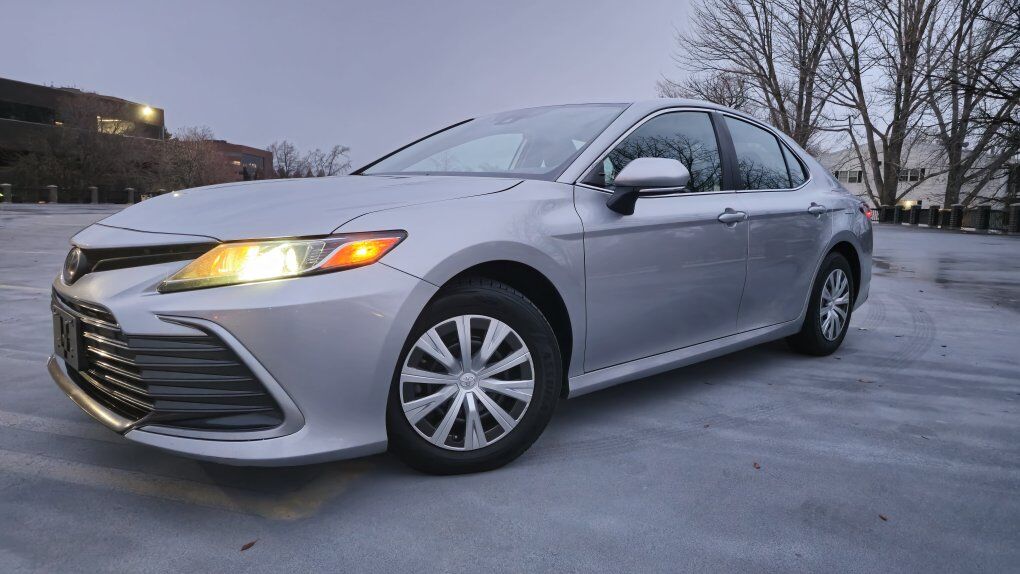 2022 Toyota Camry Hybrid LE