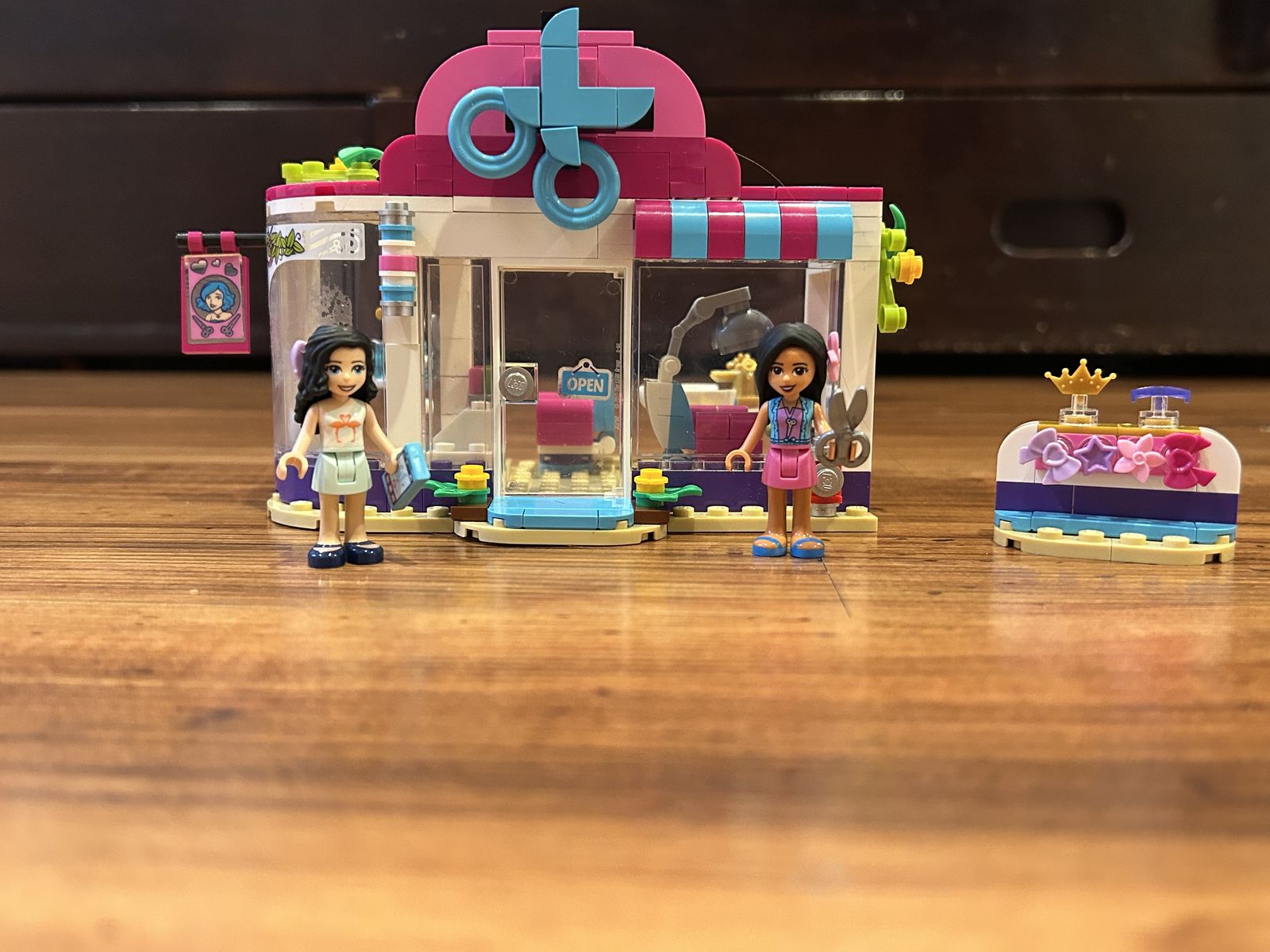 3 Lego sets, with 4 extra figures
