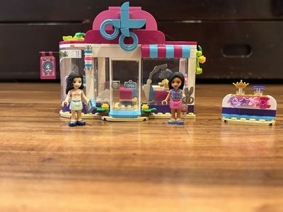 3 Lego sets, with 4 extra figures
