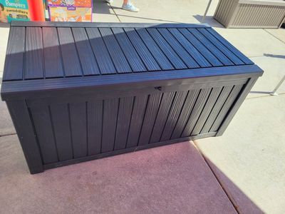 Keter 140gal Outdoor Storage Deck Box w/Hydraulic Slow Close Lid ** Qty-1