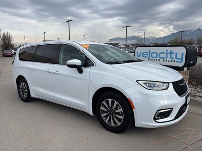 2023 Chrysler Pacifica Plug-In Hybrid Touring L