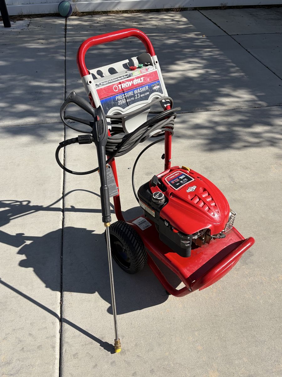Troy-Bilt 2550 MAX PSI Pressure Washer 2.3 MAX GPM with Briggs & Stratton Engine