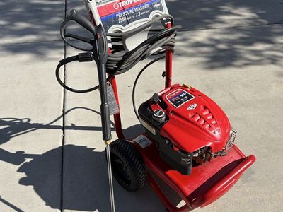 Troy-Bilt 2550 MAX PSI Pressure Washer 2.3 MAX GPM with Briggs & Stratton Engine