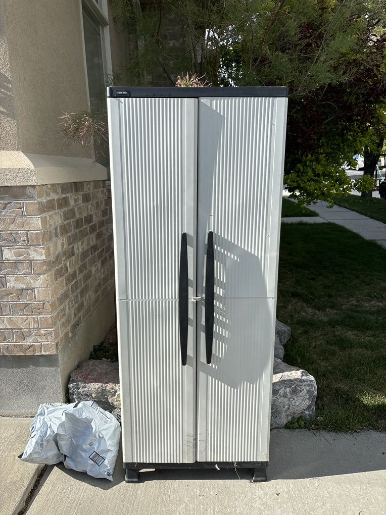 BLACK & DECKER STORAGE CABINET