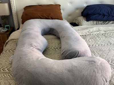Momcozy Pregnancy Pillow - Like New