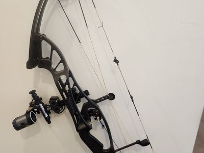 Hoyt Stratos 36