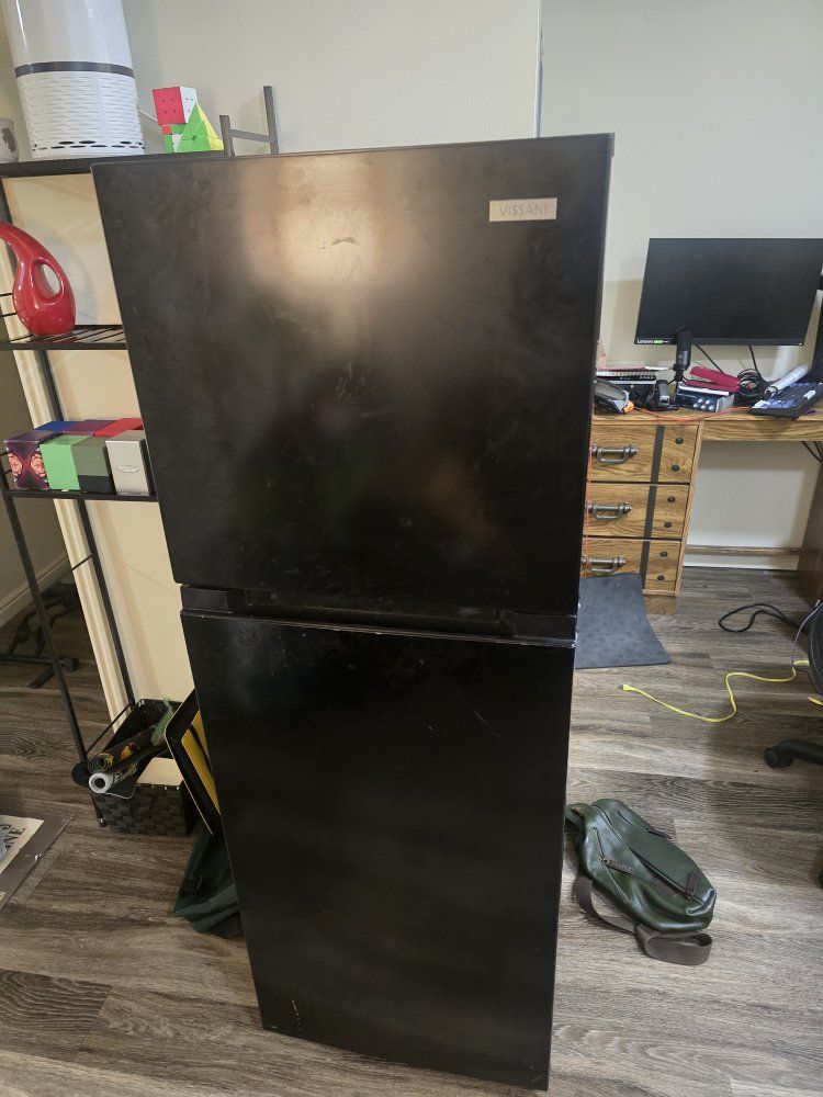 Vissani Refrigerator - Black