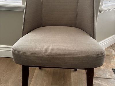 MODERN MID CENTURY UPHOLSTERED ACCENT CHAIR
