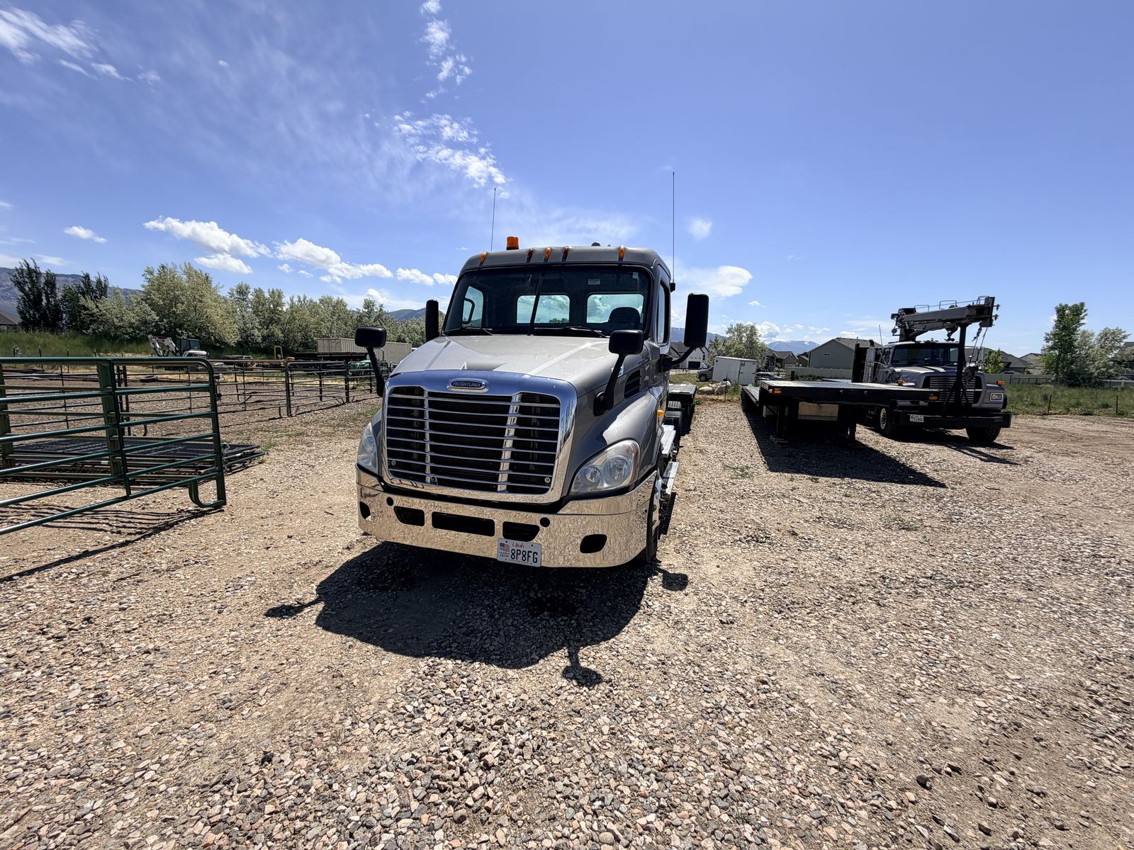 Freightliner Semi Truck Tractor