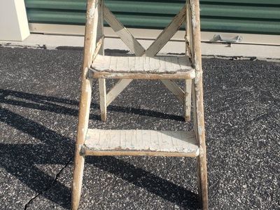 Vintage Rustic Wooden Step Stool - White Distressed Farmhouse Decor Ladder Plant Stand