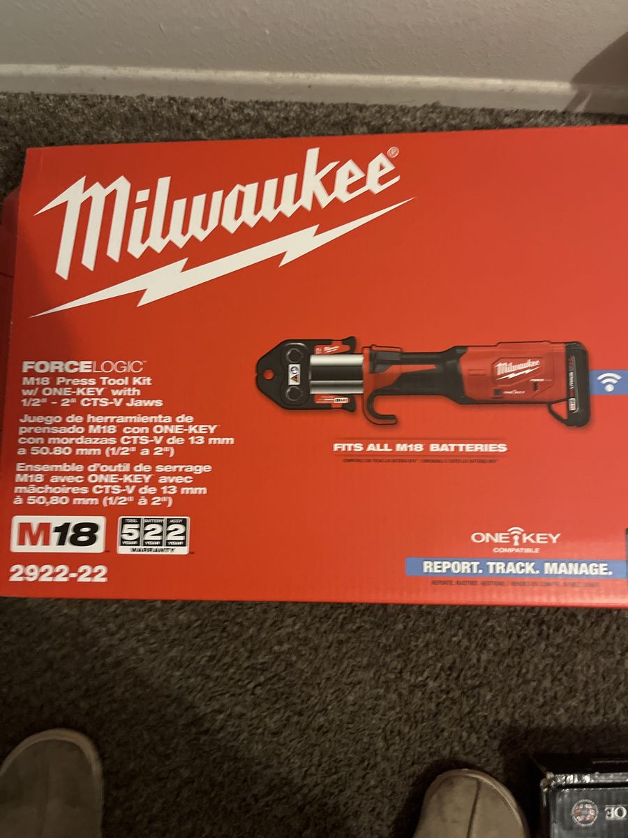 Milwaukee M18 FORCE LOGIC 2922-22 Press Tool Kit w/ ONE-KEY & 1/2-2" CTS-V Jaws