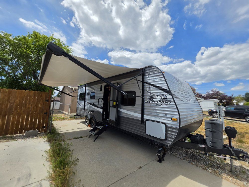 JayCo Jay Flight  236th With Solar Panels and brand new equalizer hitch included