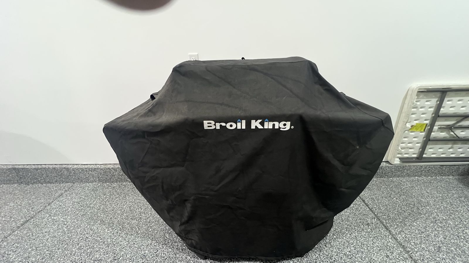 Broil King Baron 4-Burner natured Gas Grill with Cover