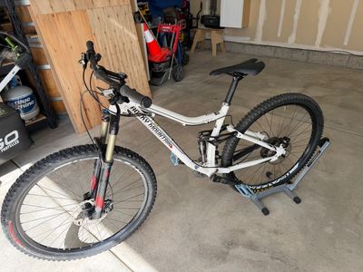 2011 Rocky Mountain Altitude 29er – Size M/L (18”) – Upgraded Trail Bike