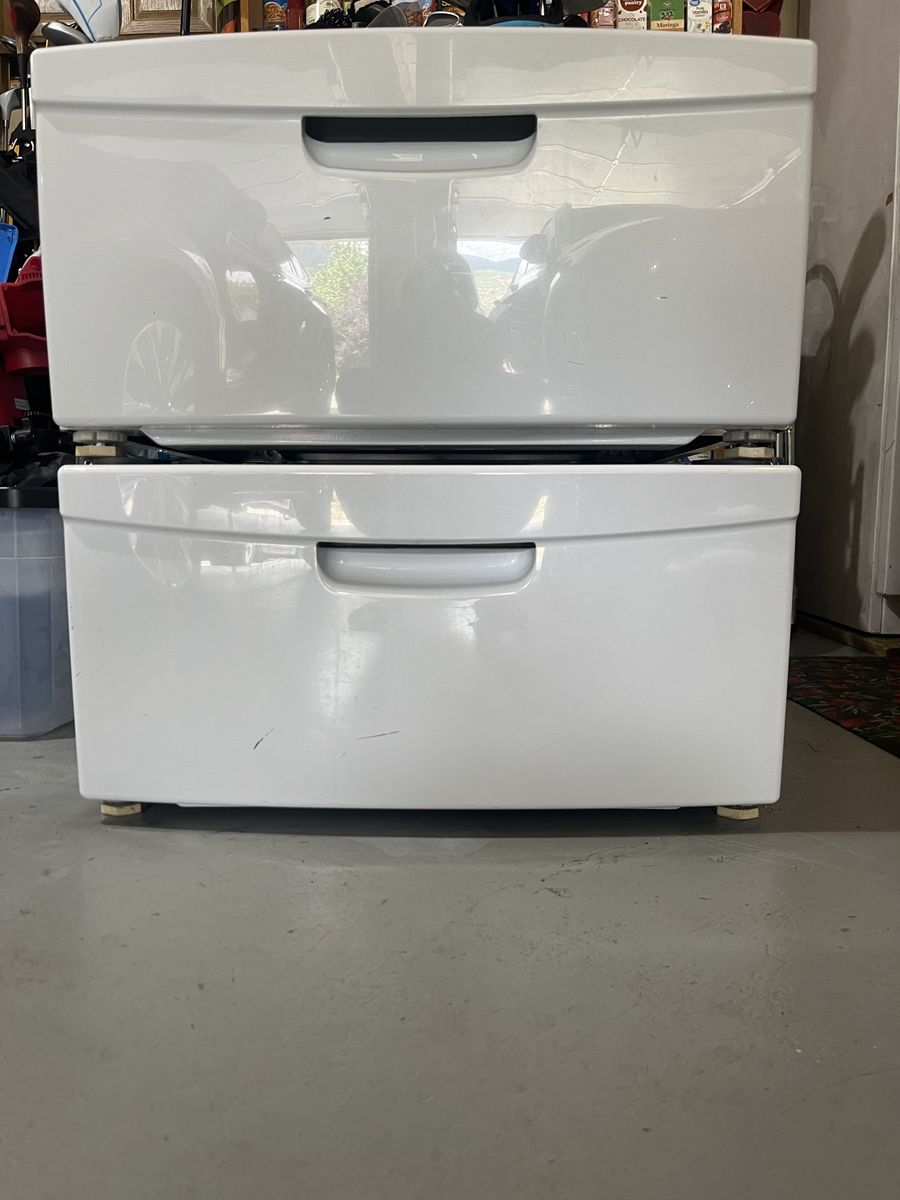 LG Appliance Laundry Pedestals with Storage Drawers. White - Used