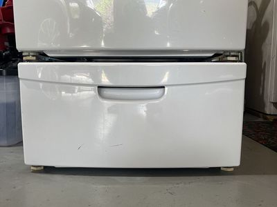 LG Appliance Laundry Pedestals with Storage Drawers. White - Used