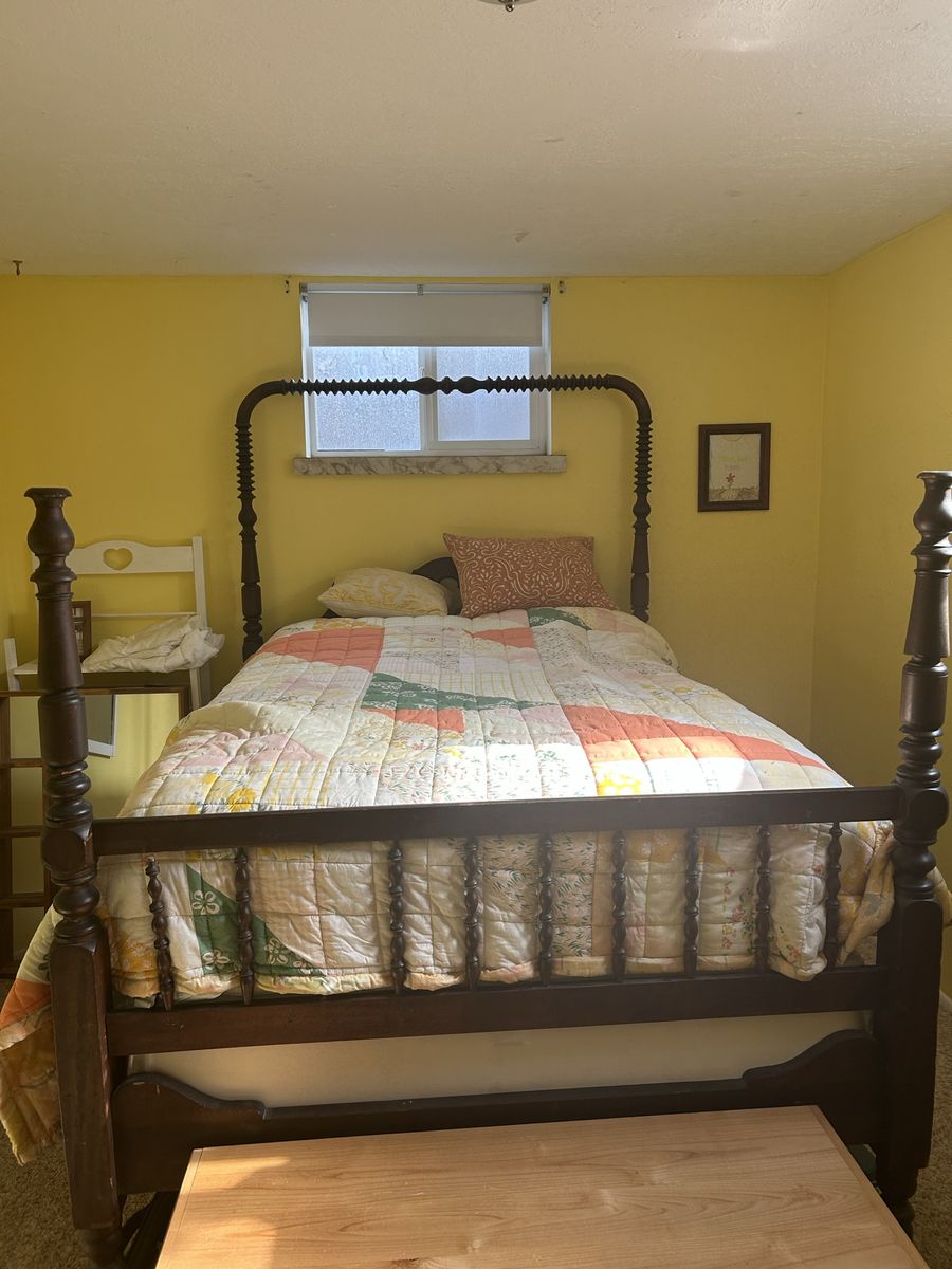 Vintage Dark Wood Spool Queen Size Poster Bed Frame Headboard Footboard Rails