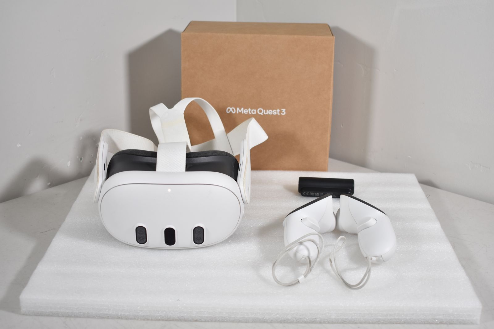 Meta Quest 3 - 128gb, Controllers, External Batter