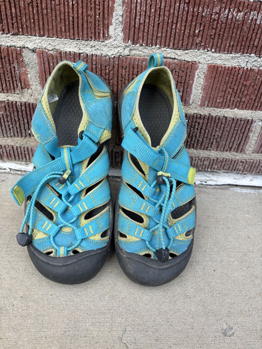 Keen Sandals (size 38; 7.5-8)